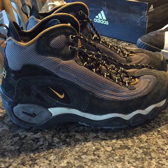 nike acg hiking shoes for men